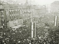 Zagreb, 4. studenog 1945. godine. Predizborni mitinga Liste Narodne fronte na Trgu bana Josipa Jelačića.jpg